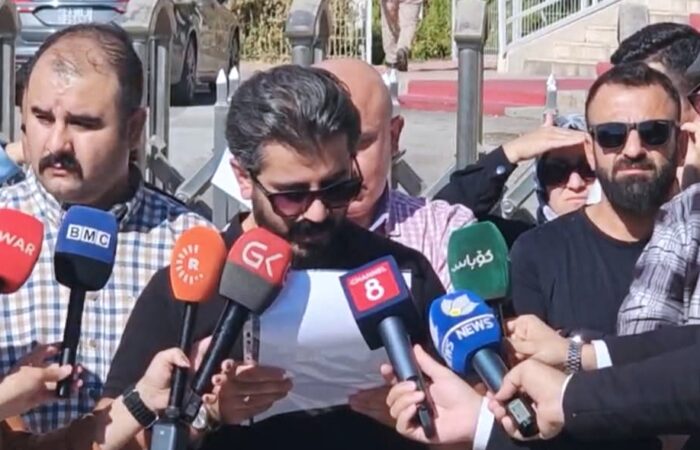 نزیکەی 100 کارمەند دژی بزووتنەوەی گۆڕان خۆپیشاندانیان کرد