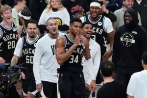 جیانیس ئەنتێتۆکۆنمپۆ